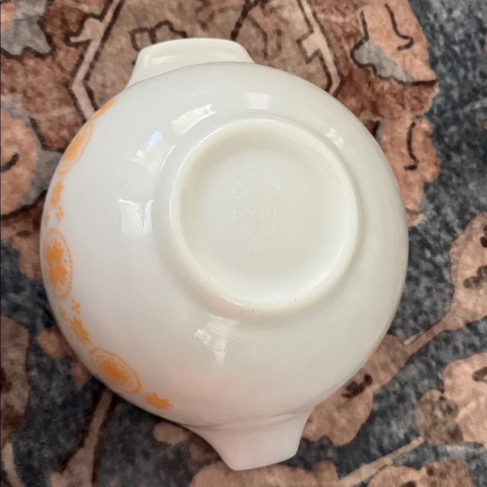 Pyrex 2 1/2 Quart Town and Country Mixing Bowl - Picture 5 of 6